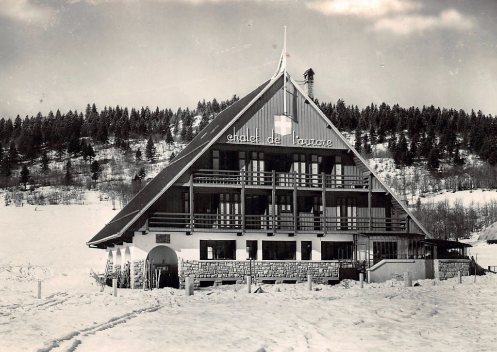 Classe de neige au chalet de l'aurore en noir et blanc